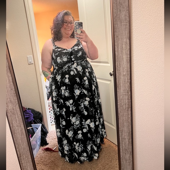 Torrid maxi black floral forms dress - Picture 2 of 4